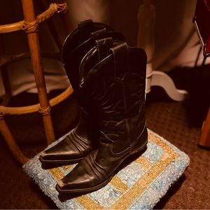 Nine West 1990’s leather boots, leather jacket,suavecito shirt, bomber felt hat